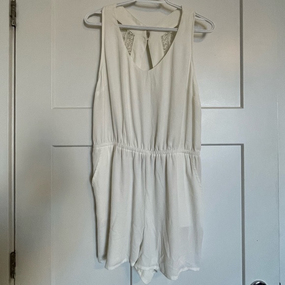 Off White Lace Romper - Picture 2 of 7